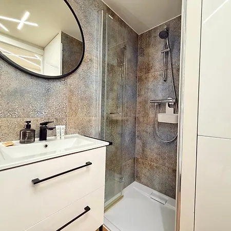 Airport With Mezzanine By Bookinghost Wrocław