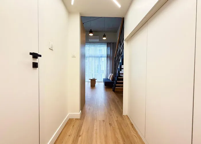 Airport With Mezzanine By Bookinghost Wrocław