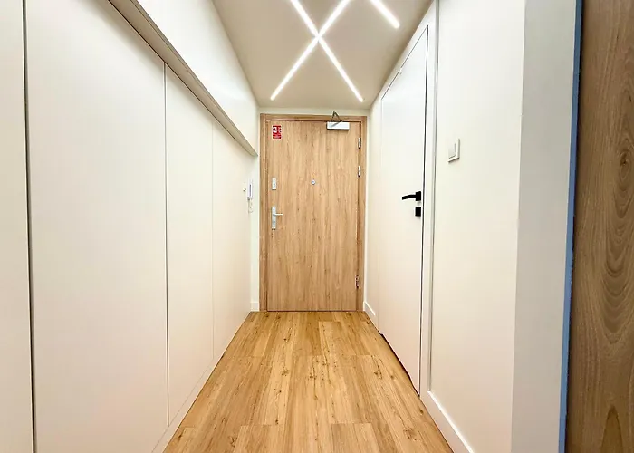 Airport With Mezzanine By Bookinghost