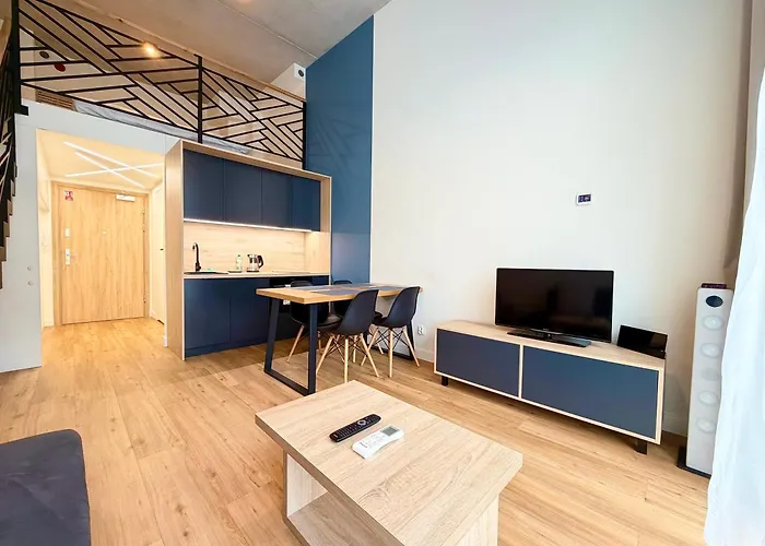 Airport With Mezzanine By Bookinghost *