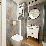 Airport With Mezzanine By Bookinghost Apartamento