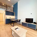 Airport With Mezzanine By Bookinghost *