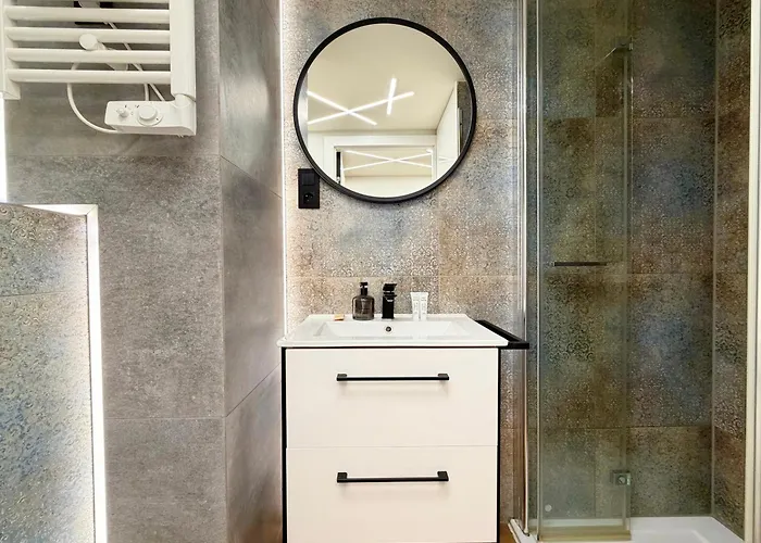 Airport With Mezzanine By Bookinghost * Βρότσλαβ